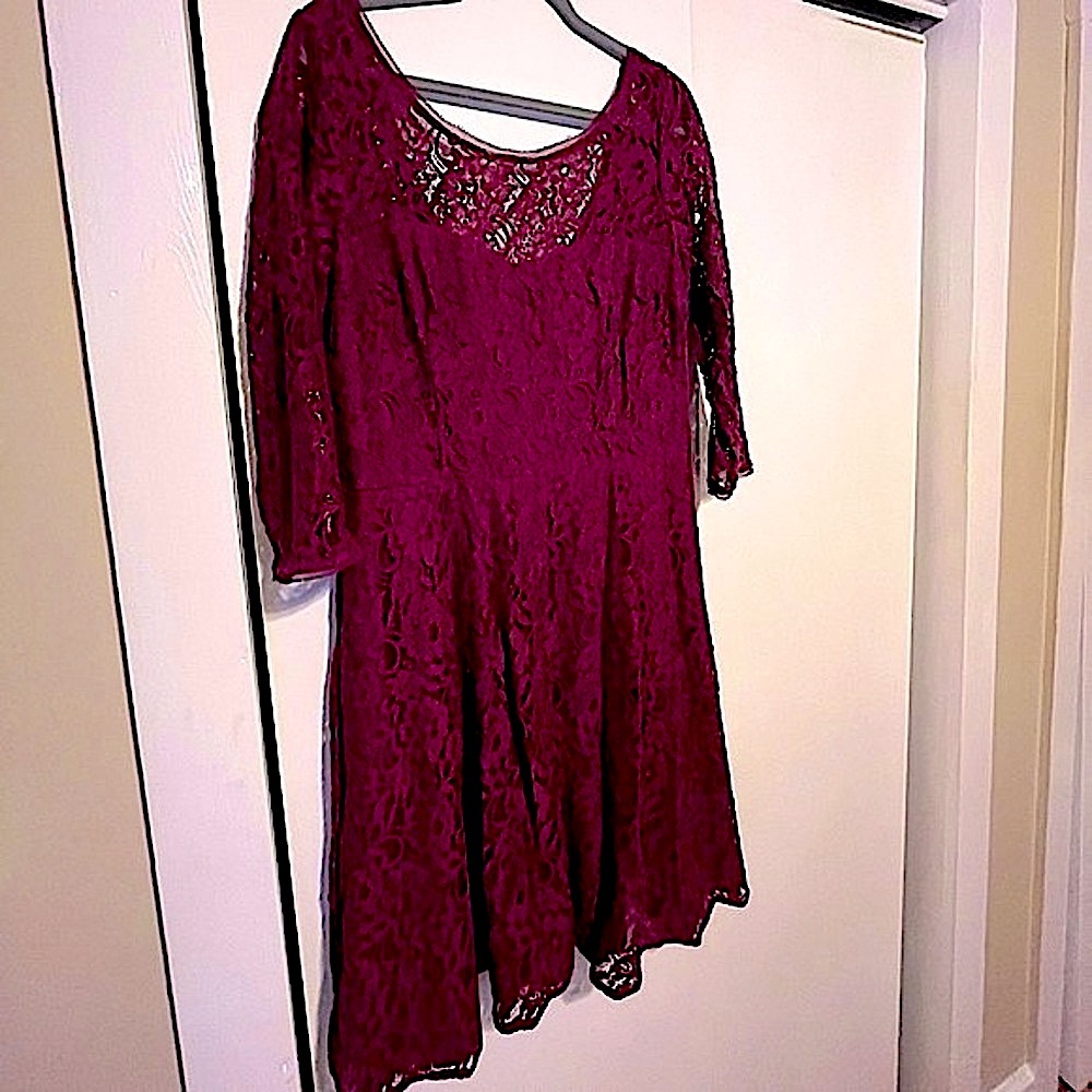White House Black Market Lace dress 👗